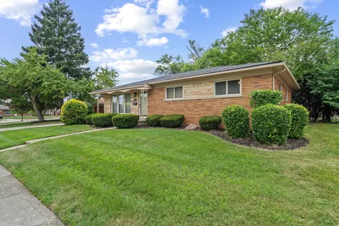 30906 Roycroft St, Livonia, MI 48154