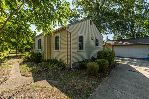 33967 Wadsworth St, Livonia, MI 48150