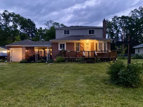 9070 Walnut Dr, Northfield, MI 48189
