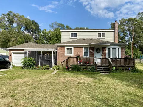 9070 Walnut Dr, Northfield, MI 48189