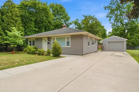 563 W Middle St, Chelsea, MI 48118