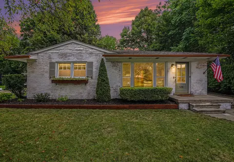 126 Pleasant Ridge Dr, Saline, MI 48176