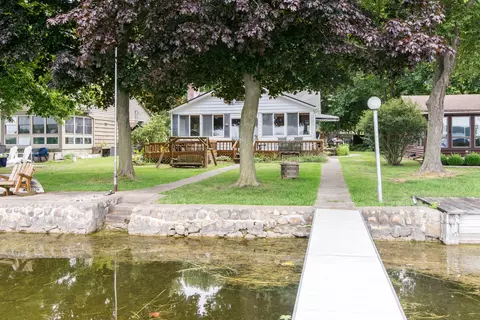 11256 Algonquin Dr, Pinckney, MI 48169