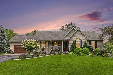 9959 W Sargent Rd, Handy, MI 48836