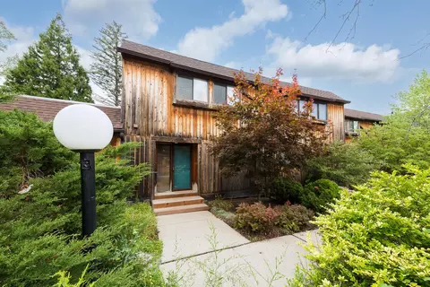 2161 Pauline Ct, Ann Arbor, MI 48103