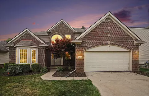 7620 Pioneer Dr, Ypsilanti, MI 48197