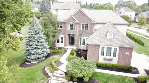 5120 Parkgate Dr, Commerce, MI 48382