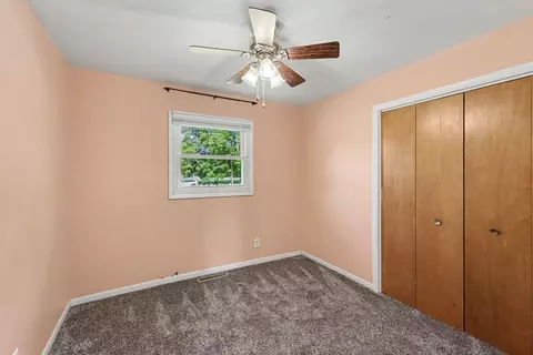 Bedroom - 7553 Napoleon Rd, Leoni, MI 49201 photo 3 of 4