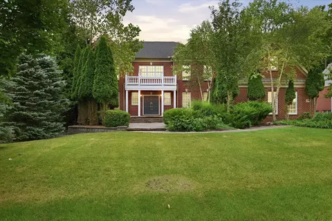 2086 Autumn Hill Dr, Scio, MI 48103