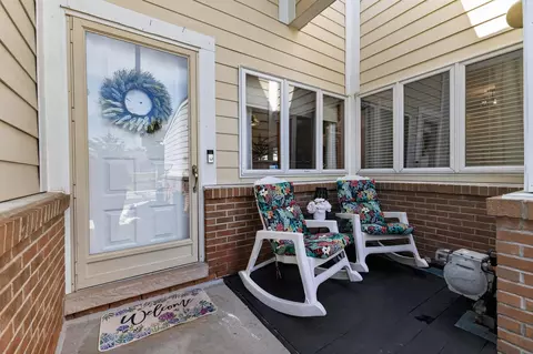 35075 Hillside Dr, Farmington Hills, MI 48335