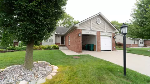 9084 Colony Park Dr, Ypsilanti, MI 48197