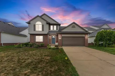 7734 Greene Farm Dr, Ypsilanti, MI 48197