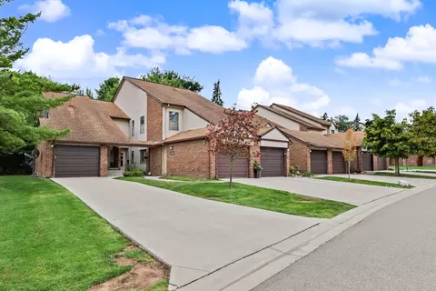 6600 Ridgefield Cir, West Bloomfield, MI 48322