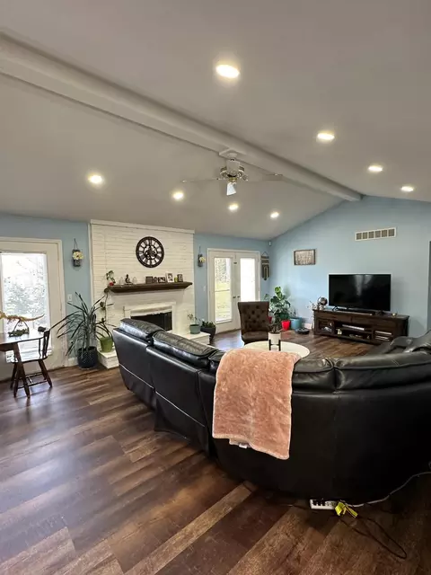 Living - 5017 Saffron Dr, Troy, MI 48085 photo 1 of 5