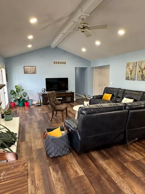 Living - 5017 Saffron Dr, Troy, MI 48085 photo 4 of 5