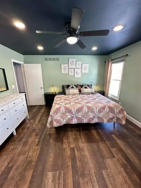 Bedroom - 5017 Saffron Dr, Troy, MI 48085 photo 1 of 9