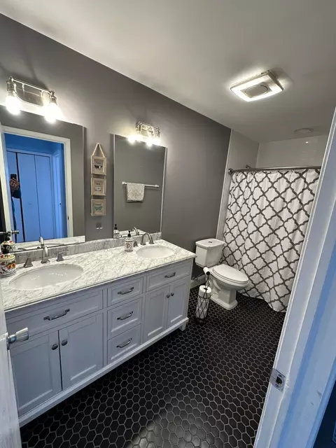 Bath - 5017 Saffron Dr, Troy, MI 48085 photo 2 of 2