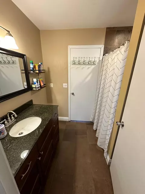 Bath - 5017 Saffron Dr, Troy, MI 48085 photo 1 of 2