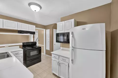 Kitchen - 3309 Sunset Dr, Flint, MI 48503 photo 5 of 5