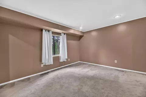 Bedroom - 3309 Sunset Dr, Flint, MI 48503 photo 5 of 6