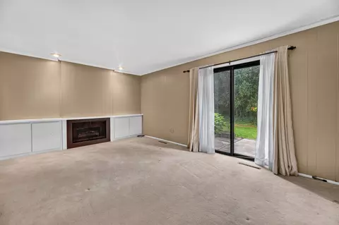Living - 3309 Sunset Dr, Flint, MI 48503 photo 3 of 5
