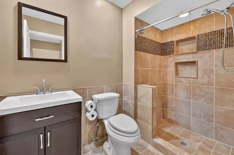 Bath - 3309 Sunset Dr, Flint, MI 48503 photo 2 of 6