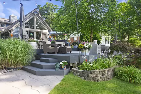 3911 Lakewood Dr, Waterford, MI 48329