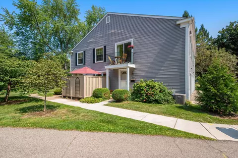 2624 Fenwick Ct, Ann Arbor, MI 48104