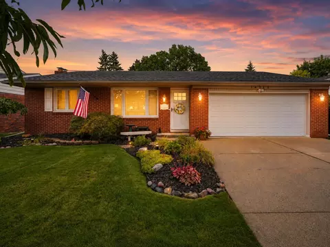 14122 Hubbard St, Livonia, MI 48154