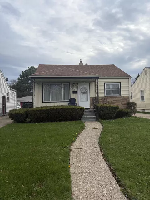 18723 Woodland St, Harper Woods, MI 48225