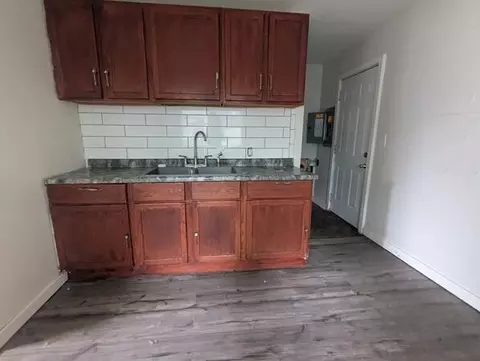 3304 Sheffer Ave, Lansing, MI 48906 photo 3