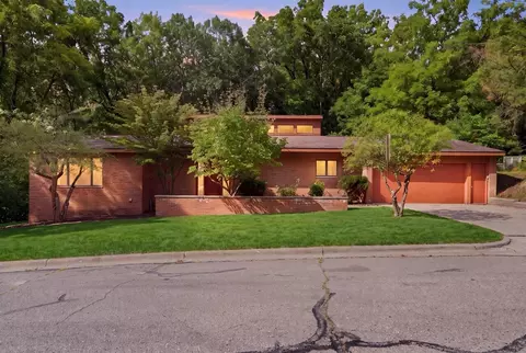 17 Regent Dr, Ann Arbor, MI 48104
