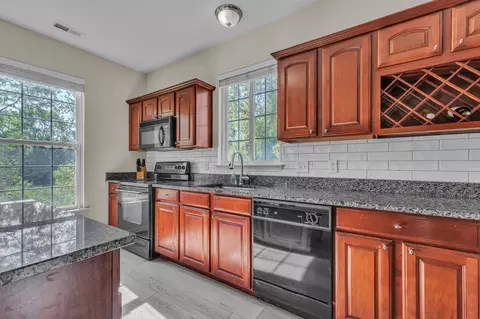 Kitchen - 2263 Pinecroft Dr, Canton, MI 48188 photo 4 of 5