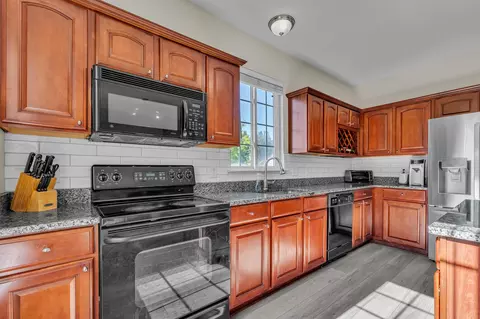 Kitchen - 2263 Pinecroft Dr, Canton, MI 48188 photo 2 of 5