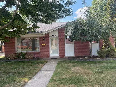 8307 Donna St, Westland, MI 48185