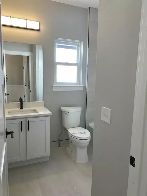 Bath - 558 Falcon Dr, Dundee, MI 48131 photo 1 of 5