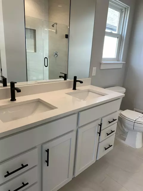 Bath - 558 Falcon Dr, Dundee, MI 48131 photo 3 of 5