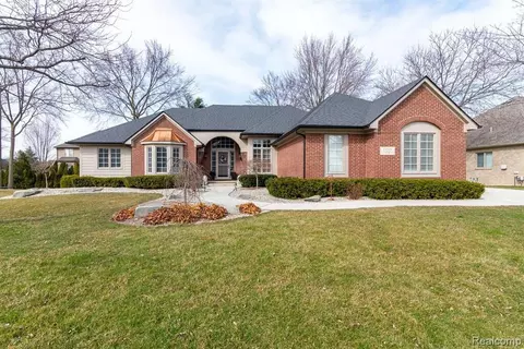 11215 Wilshire Dr, Shelby Township, MI 48315