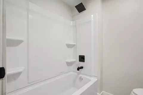 Bath - 133 W 2nd St, Gladwin, MI 48624 photo 3 of 5