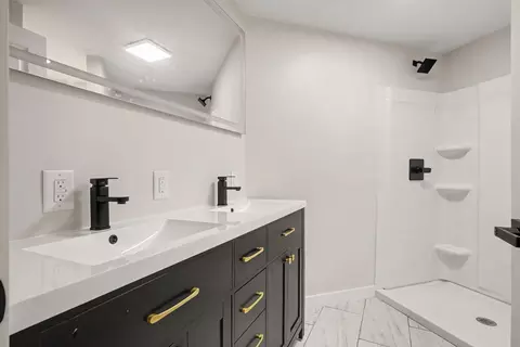Bath - 133 W 2nd St, Gladwin, MI 48624 photo 4 of 5