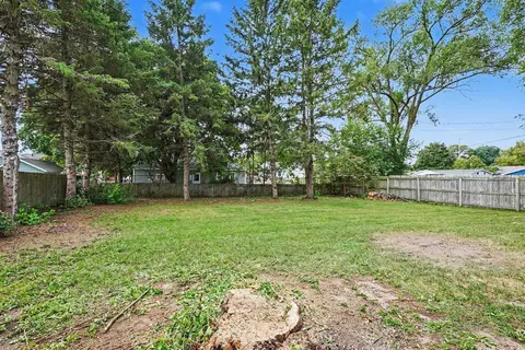 Exterior - 133 W 2nd St, Gladwin, MI 48624 photo 5 of 7