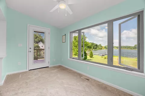 9996 Highland Rd, White Lake, MI 48386