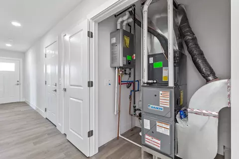 Entry Way - 835 N W Ave, Jackson, MI 49202 photo 2 of 2