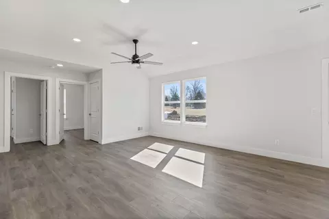 Living - 835 N W Ave, Jackson, MI 49202 photo 3 of 3