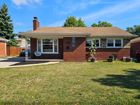 22425 Louise St, Saint Clair Shores, MI 48081