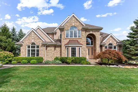 22390 Diamond Ct, Farmington Hills, MI 48335
