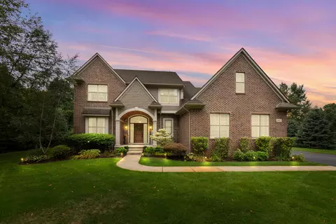 8061 Pine Ridge Ct, Northville, MI 48168