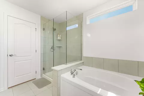 Bath - 5543 E Spaniel Dr, Pittsfield, MI 48108 photo 3 of 6