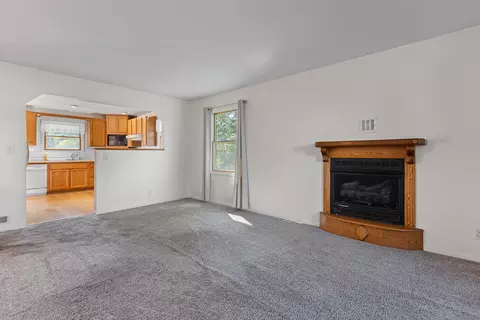 Living - 4079 Bennett Ct, Madison, MI 49221 photo 3 of 4