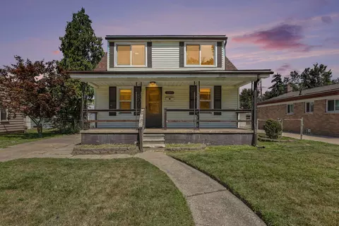 21915 Ridgeway St, Saint Clair Shores, MI 48080
